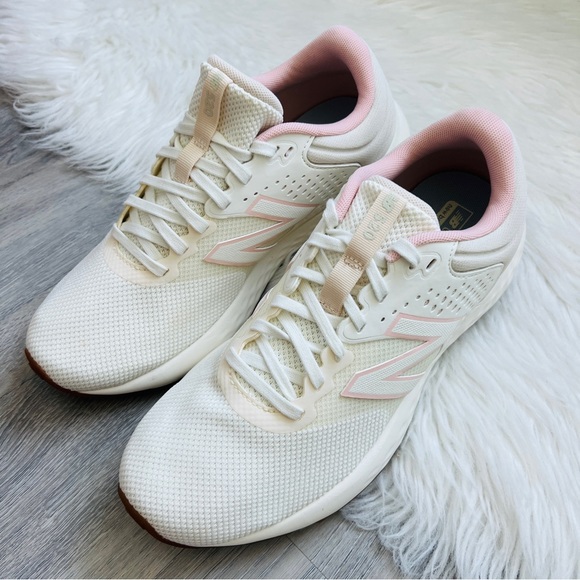 NWT New Balance 520 Women’s Shoes - Picture 2 of 8